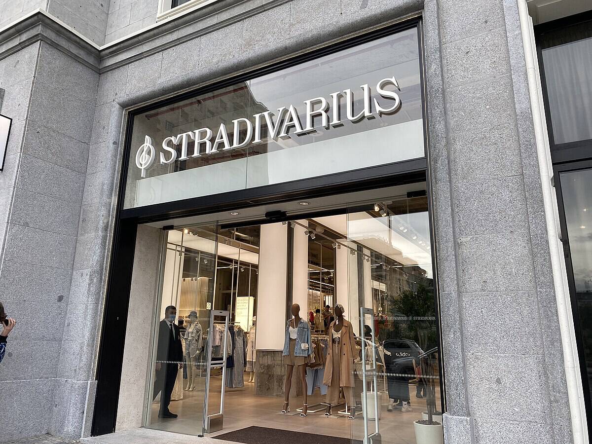 Fachada Stradivarius